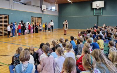 Mutig und kreativ – Volksschüler*innen zeigen ihre Cosplays beim Schulforum